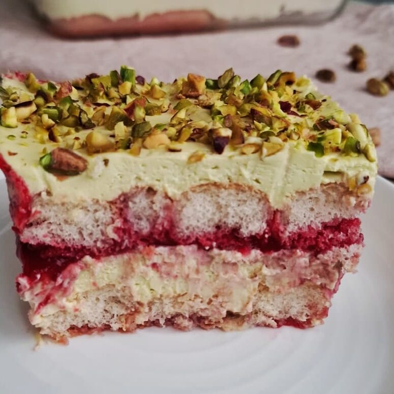 tiramisu cu zmeură și fistic