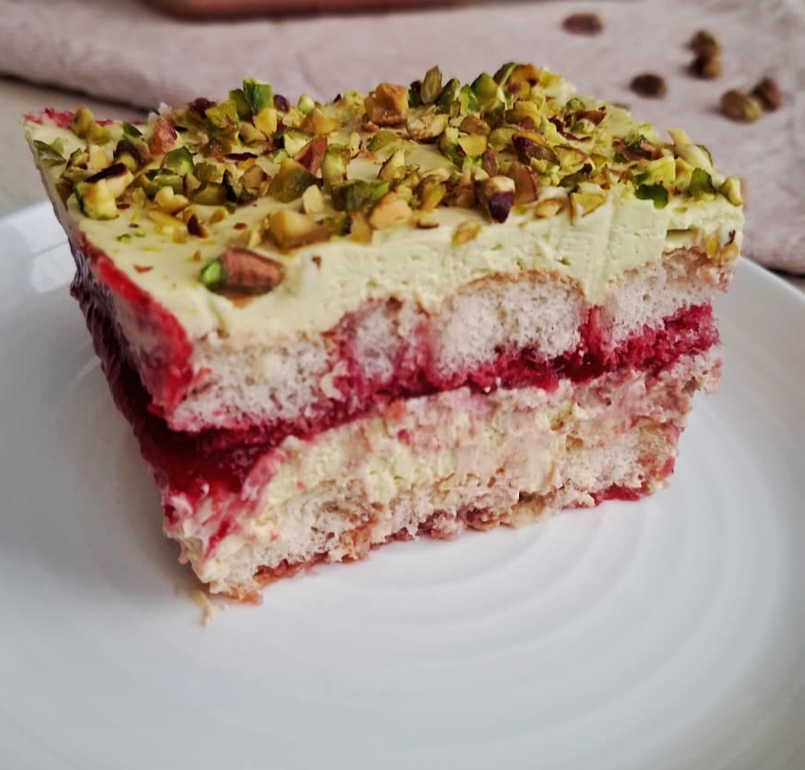 tiramisu cu zmeură și fistic