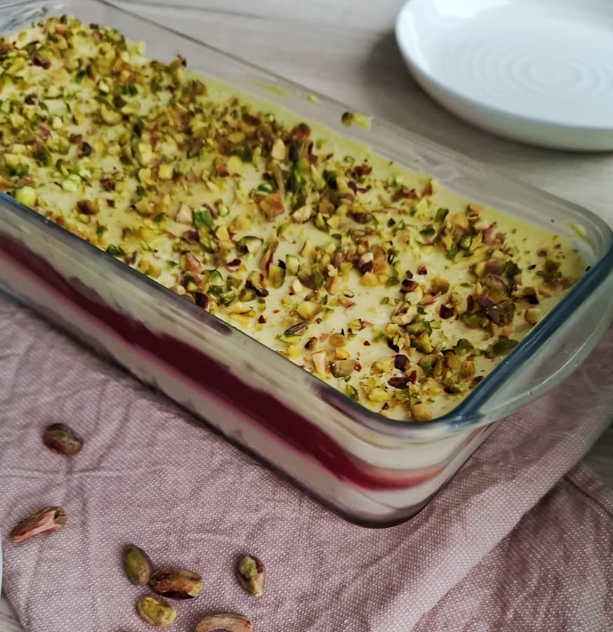 tiramisu cu zmeură și fistic