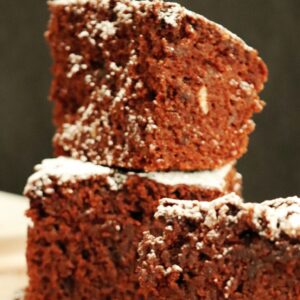 negresă de post cu apă minerală și gem