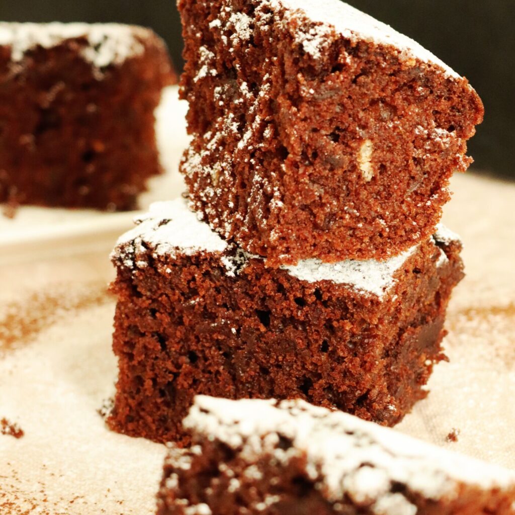 negresă de post cu apă minerală și gem