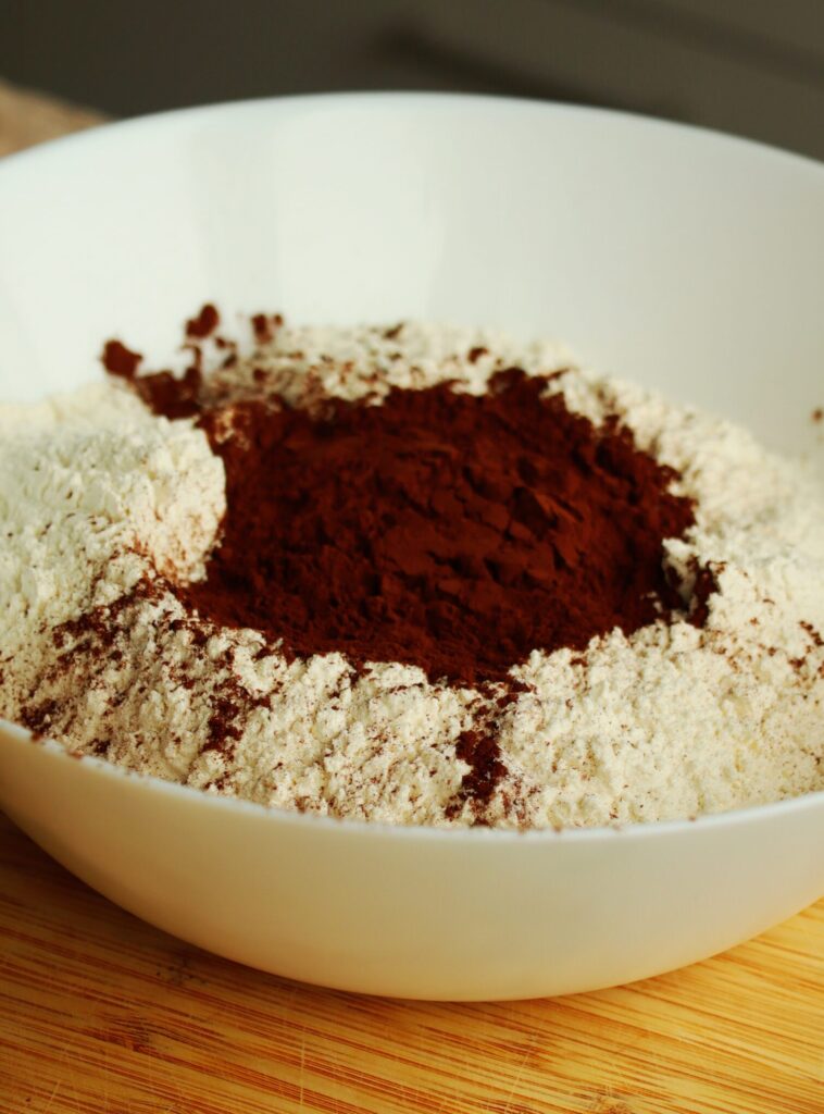 negresă de post cu apă minerală și gem