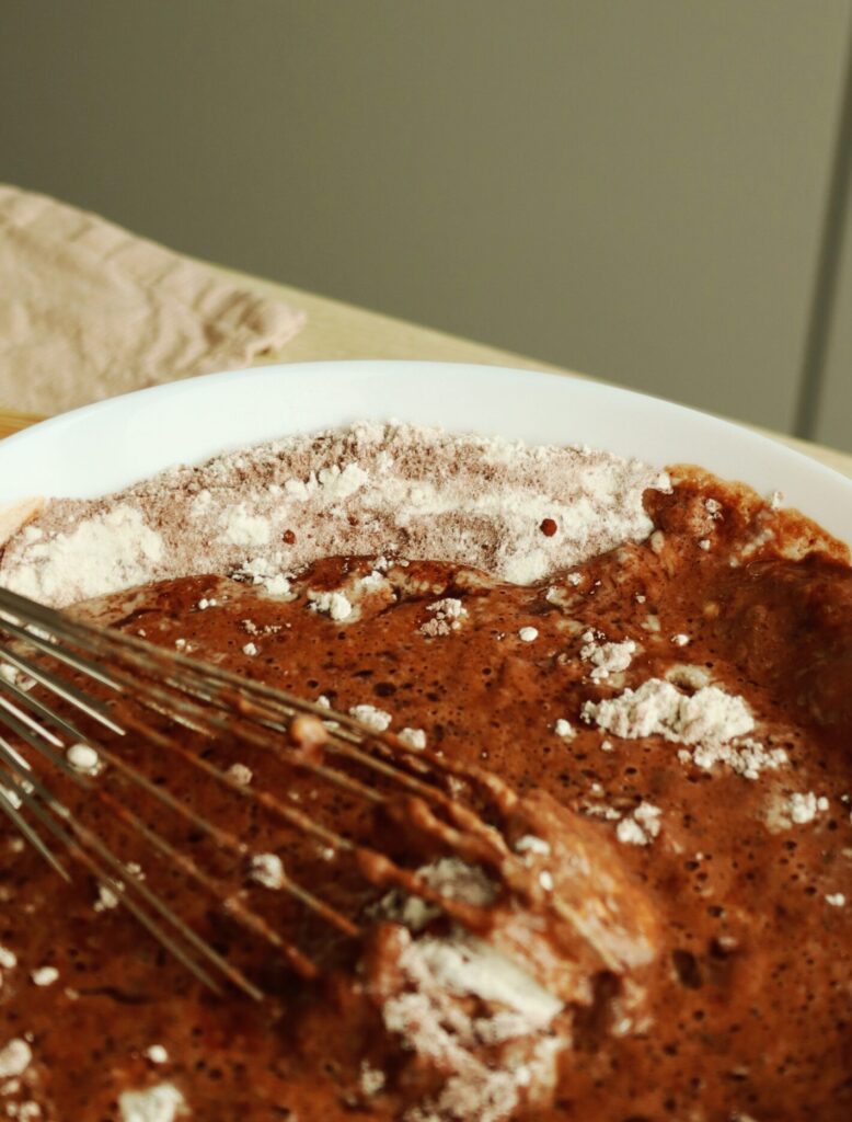 negresă de post cu apă minerală și gem