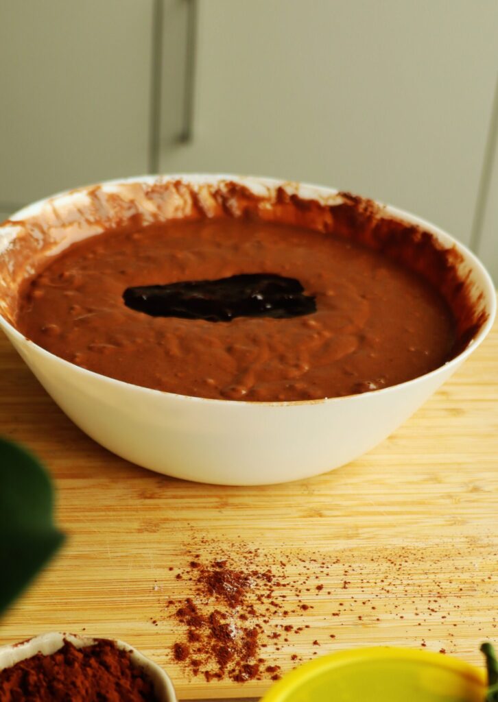 negresă de post cu apă minerală și gem