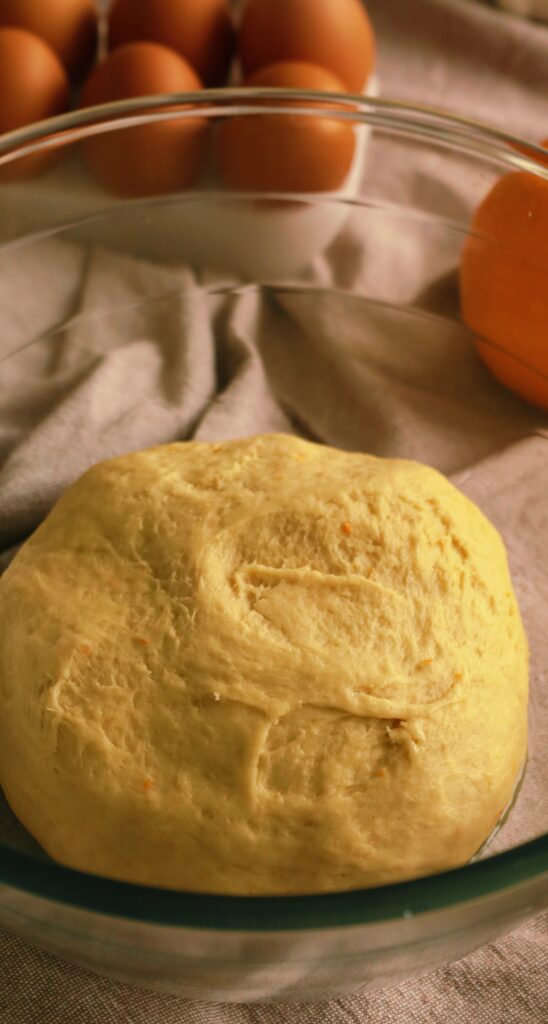 Cozonac Cruffin în două arome: mac și fistic