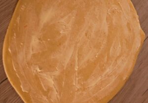 Cozonac Cruffin în două arome: mac și fistic