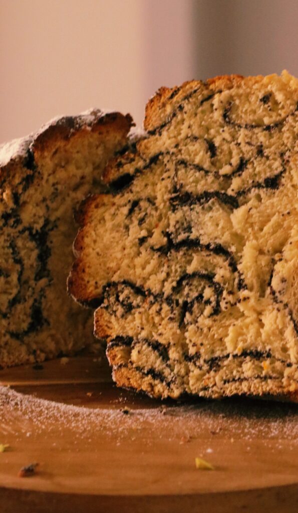 Cozonac Cruffin în două arome: mac și fistic