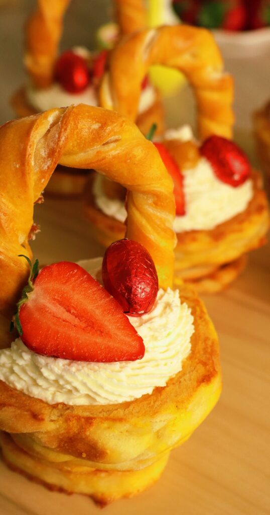 Coșulețe de Paște din foietaj și cremă