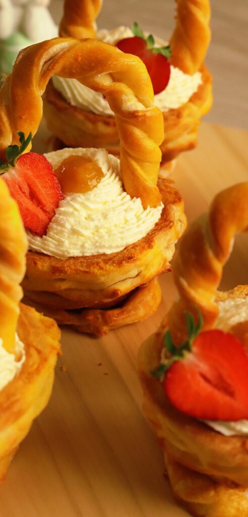 Coșulețe de Paște din foietaj și cremă