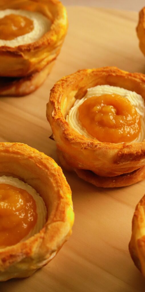 Coșulețe de Paște din foietaj și cremă