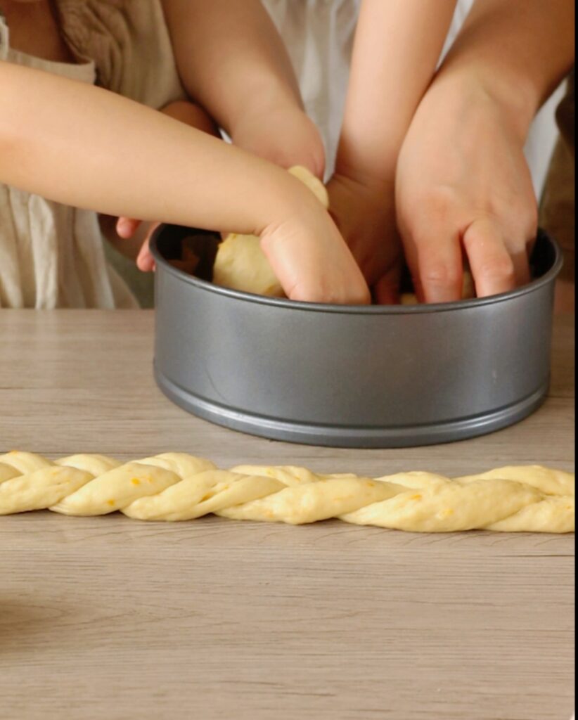 Pască tradițională cu brânză dulce