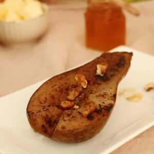 Pere coapte cu miere și nuci