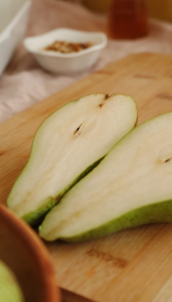 Pere coapte cu miere și nuci